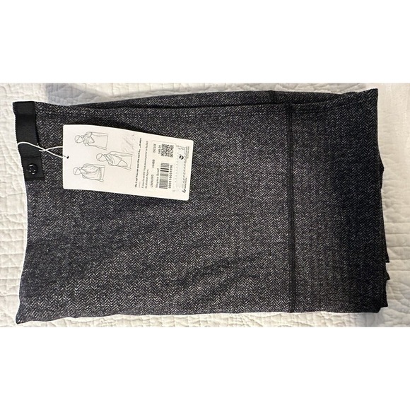 Lululemon Accessories - Lululemon Vinyasa Scarf OS Black Heathered Herringbone Logo Wrap Luon NEW